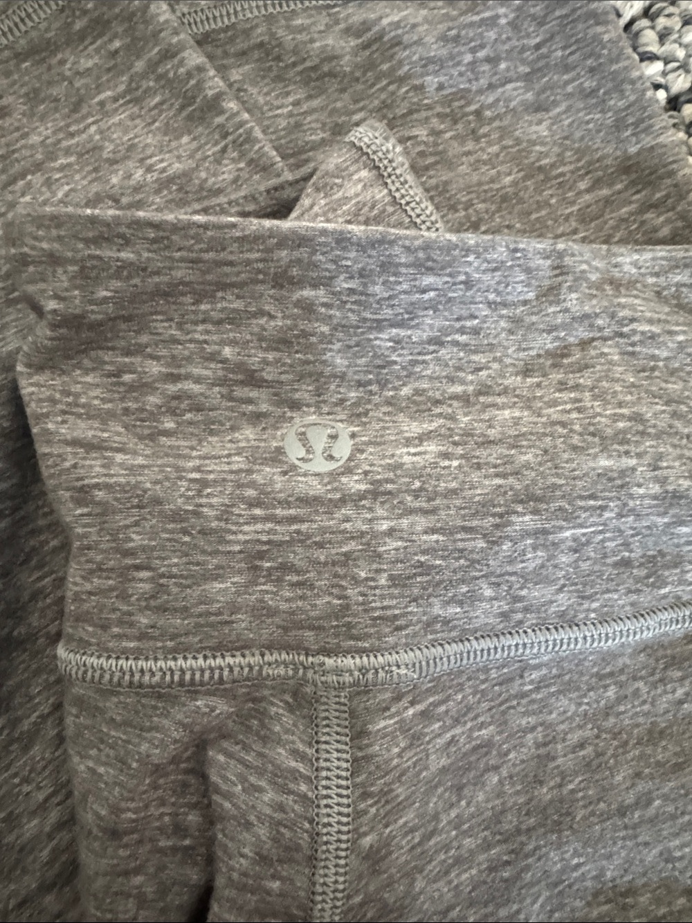 Lululemon Gray Heather Calf Length Leggings - Size 6 - Picture 3 of 3
